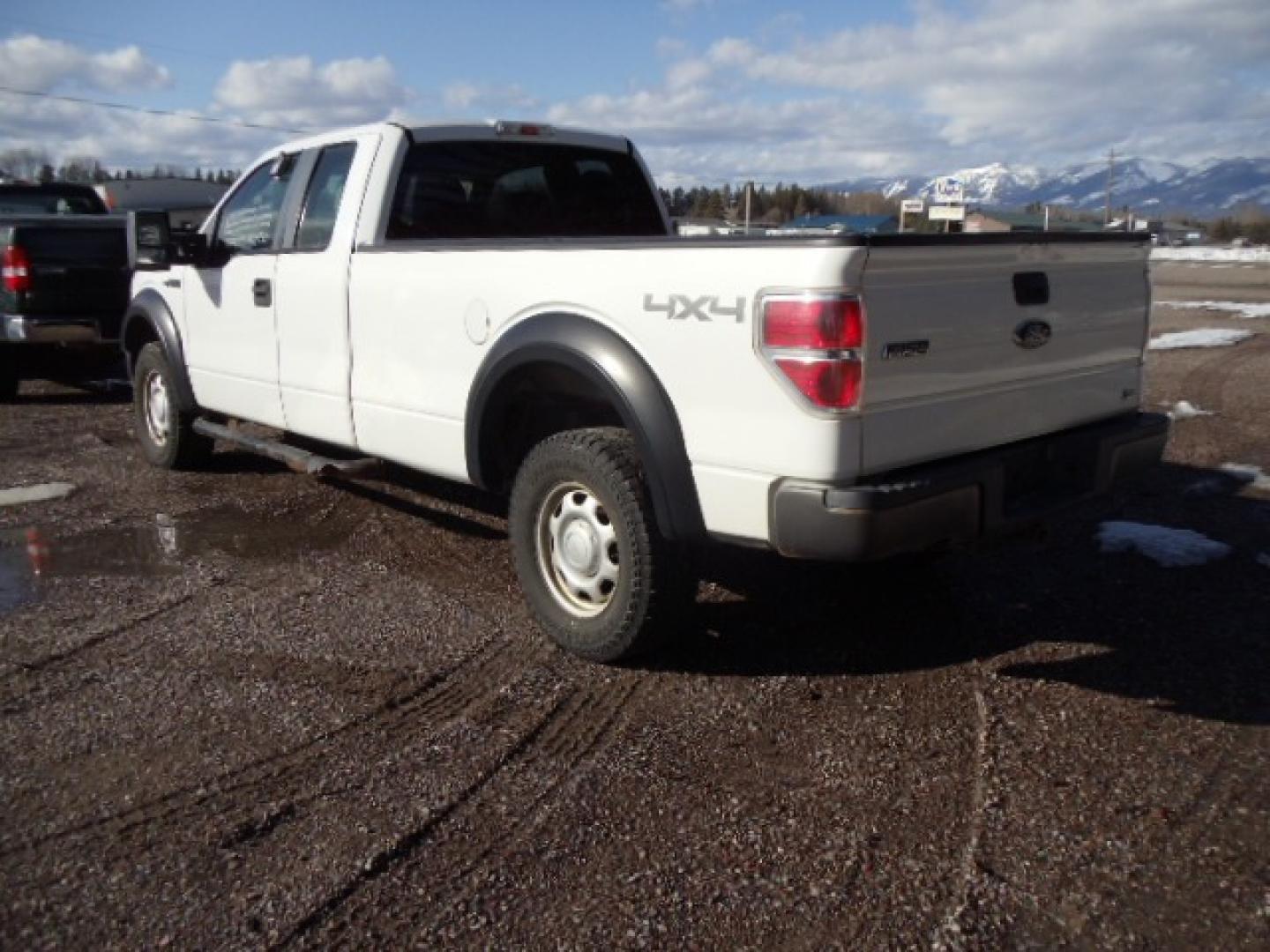 2010 White /Tan Ford F-150 XL (1FTVX1EV2AK) with an 5.4L V8 Gas engine, Automatic transmission, located at 5465 Highway 2 W., Columbia Falls, MT, 59912, (406) 892-4407, 48.352188, -114.240929 - Photo#4
